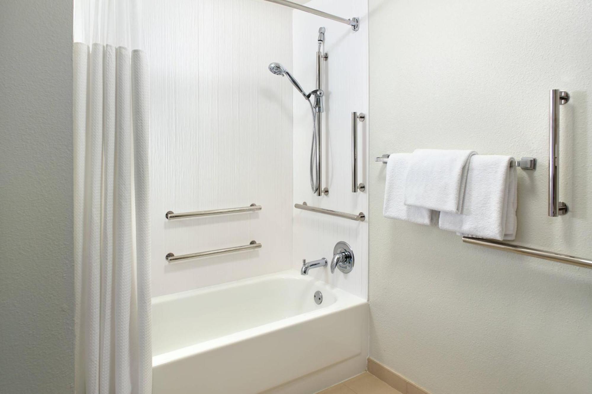 Courtyard By Marriott Greensboro Exterior foto